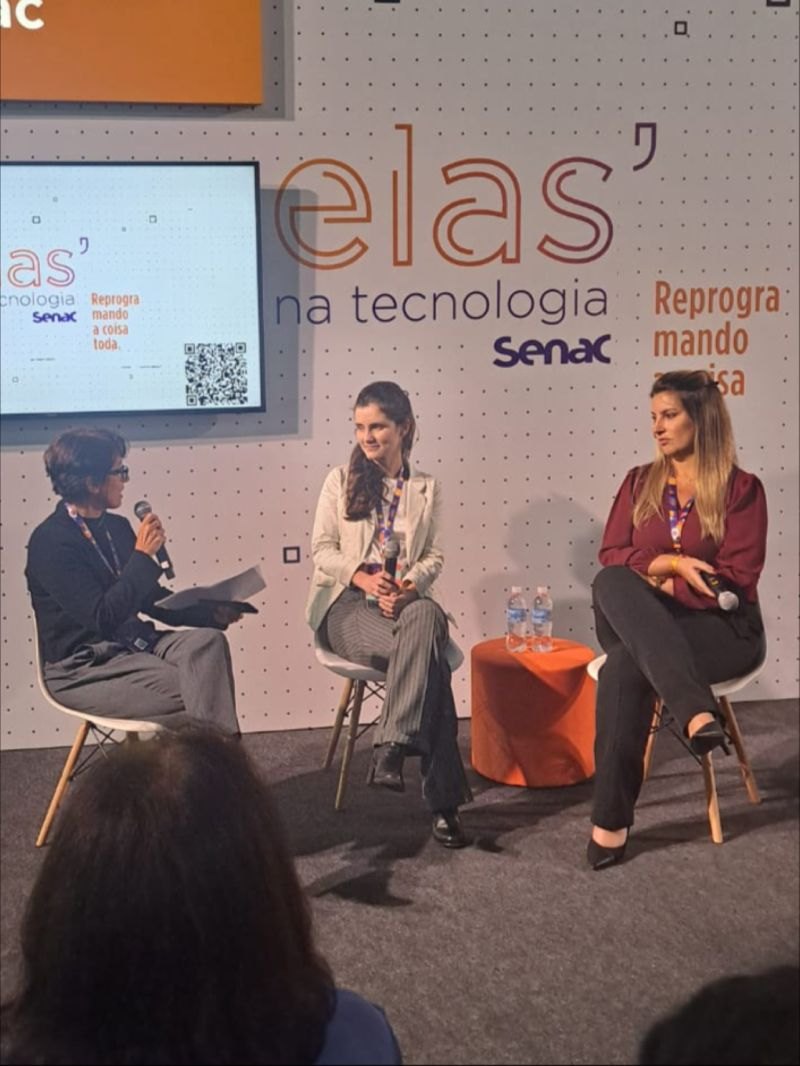 Juliana Mascarenhas no painel Elas na Tecnologia, no Senac